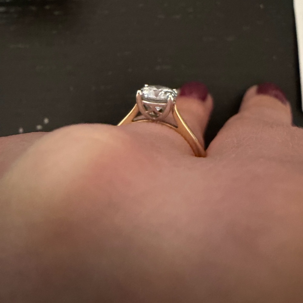 Pre-loved lab grown diamond solitaire ring - Picture 4 of 7